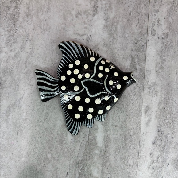 Vintage Angel Fish Wooden Brooch Painted Carved Jewelry Ocean Figural - Picture 4 of 4